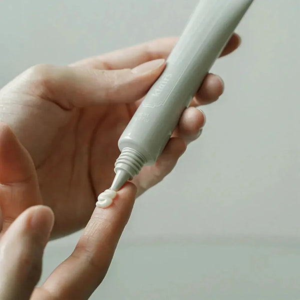 Īpaši barojošs krēms ādai ap acīm Dear Klairs Fundamental Nourishing Eye Butter