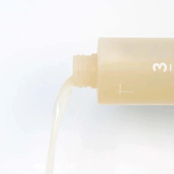 Balinošs toniks-esence ādas mitrināšanai un mirdzuma piešķiršanai Numbuzin No.3 Super Glowing Essence Toner