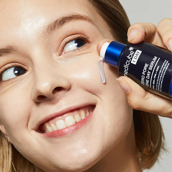 Serums ar skābēm ādai ar paplašinātām porām Medicube Zero Pore One Day Serum